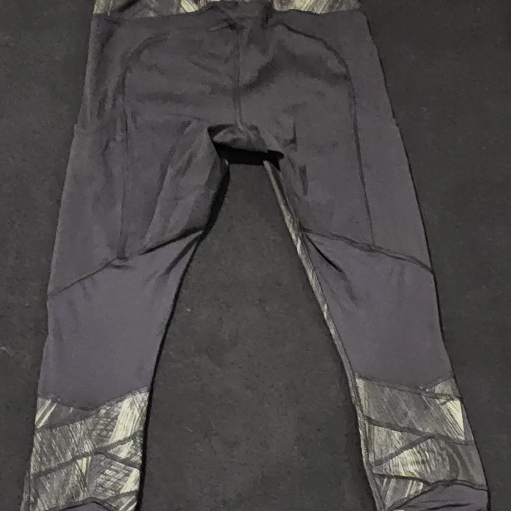 Lululemon Leggings Sz 6 Fresh Mesh with Side Pockets Green Black